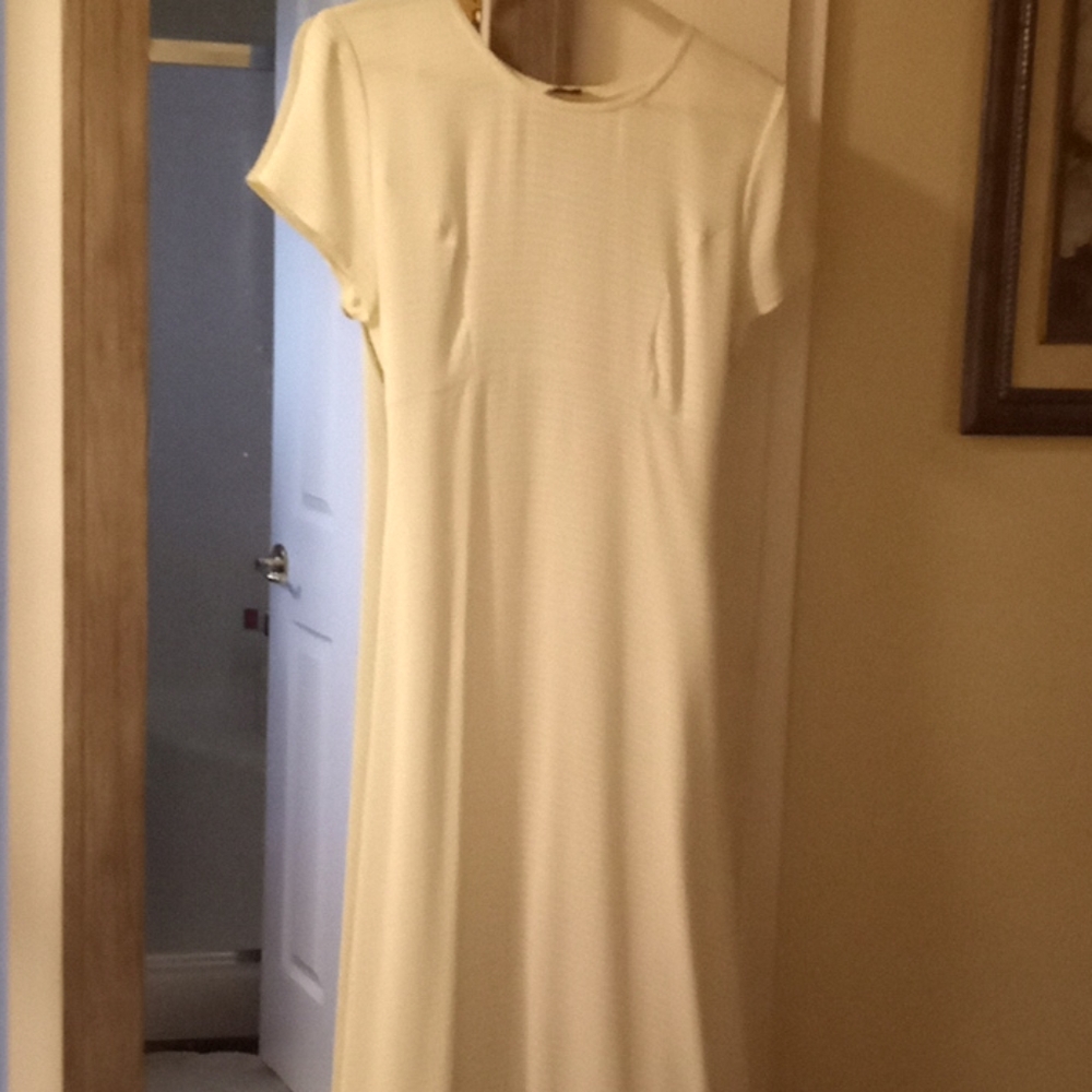 Women's Dress ๐ - Picture 3 of 4